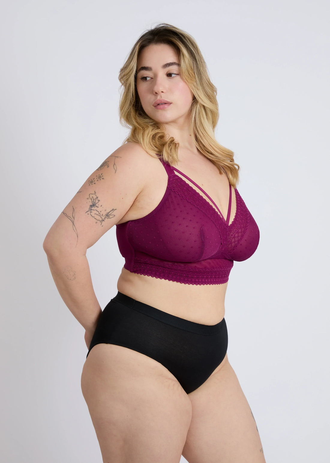 A plus-size model wearing a comfortable NewG wire-free bra, highlighting a perfect fit for large breasts bought online