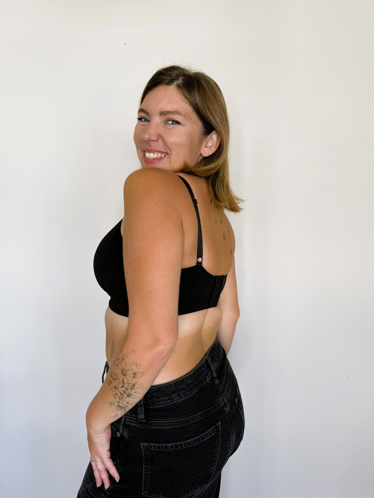 חזייה ללא ברזלים מידות גדולות - ג'וי - שחור