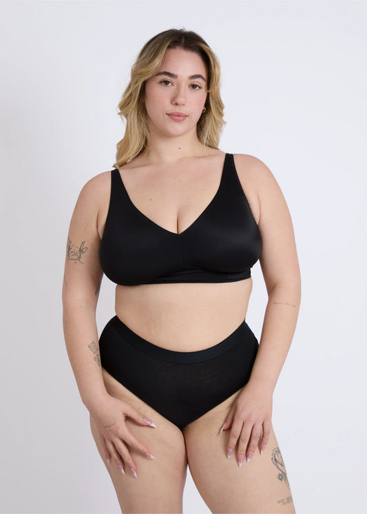 Doni black wireless bra for large bust with seamless open back design