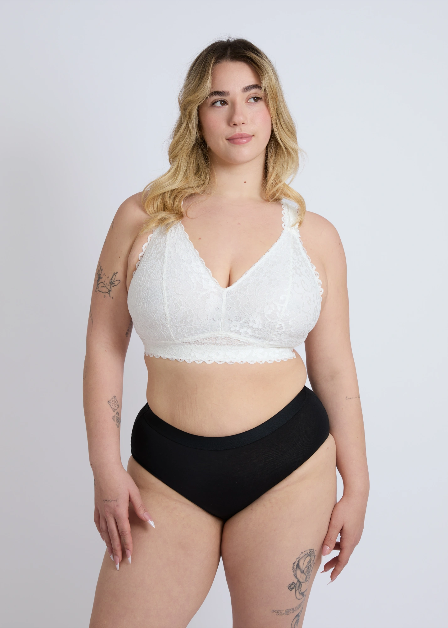 Front view of the white Kimi wire-free lace bra, specifically designed for large breasts, as shown on a model on the left, with product descriptions and editor UI to the right.