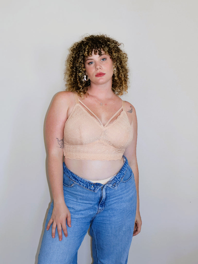 Front view of the nude (peach-toned) Mia wire-free lace bra for large breasts on a model, showing front strap details and a comfortable fit