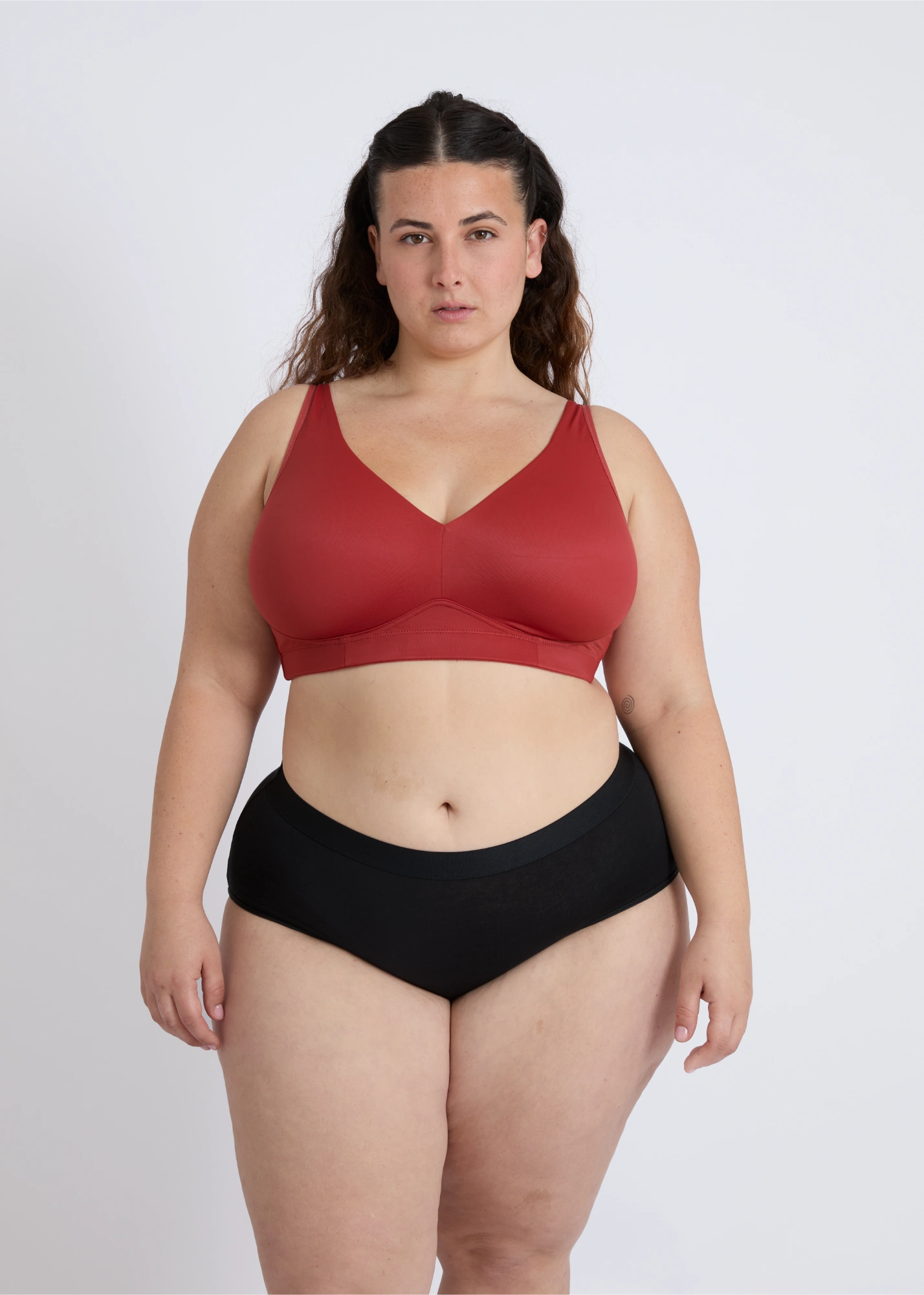 Front view of the NewG Doni red wireless bra for large busts, featuring a seamless design and comfortable support on a plus-size model.